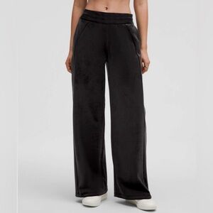USED (Worn Once)-Lululemon Scuba Mid-Rise Wide-Leg Pant *Velvet - EXCELLENT CON: